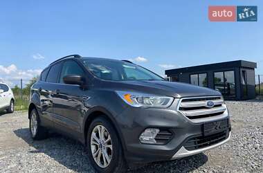 Внедорожник / Кроссовер Ford Escape 2018 в 