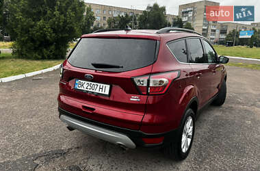 Внедорожник / Кроссовер Ford Escape 2017 в 