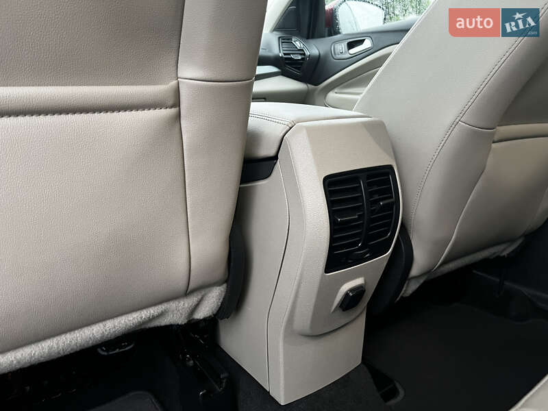 Позашляховик / Кросовер Ford Escape 2017 в Рівному