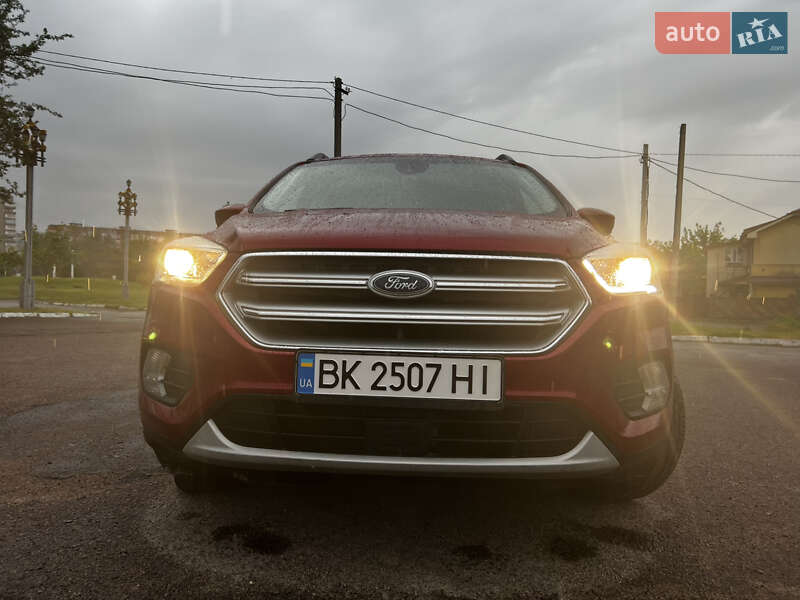 Позашляховик / Кросовер Ford Escape 2017 в Рівному
