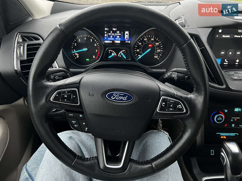 Позашляховик / Кросовер Ford Escape 2017 в Рівному
