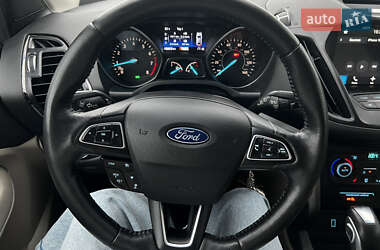 Внедорожник / Кроссовер Ford Escape 2017 в 