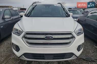 Внедорожник / Кроссовер Ford Escape 2018 в 