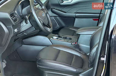 Позашляховик / Кросовер Ford Escape 2022 в 