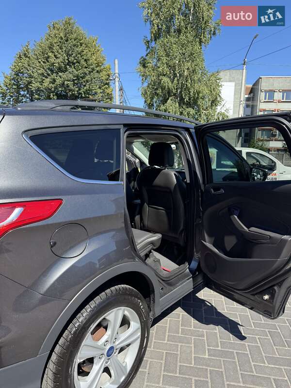 Внедорожник / Кроссовер Ford Escape 2015 в Ровно