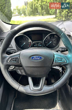 Внедорожник / Кроссовер Ford Escape 2016 в 