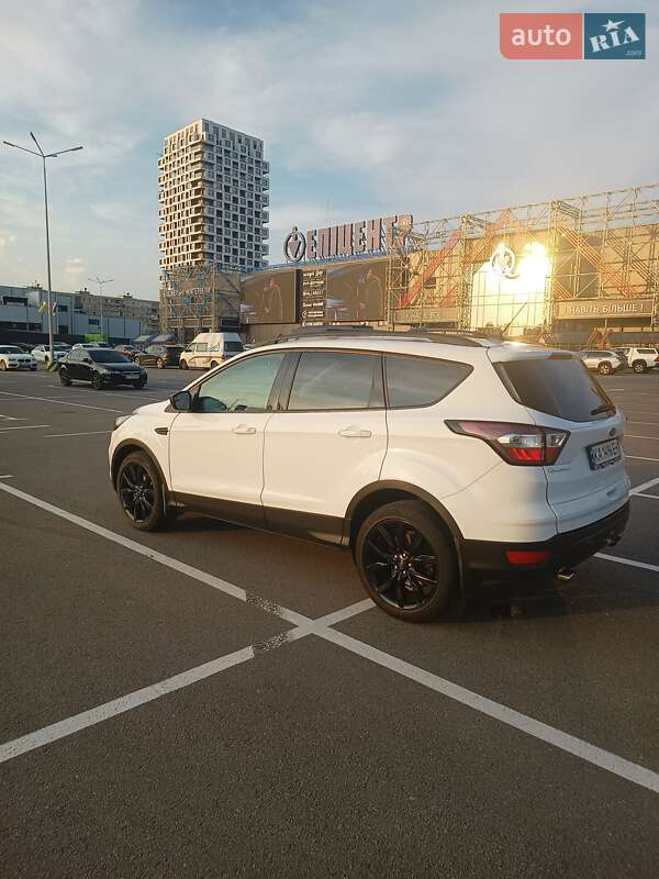 Внедорожник / Кроссовер Ford Escape 2018 в Киеве
