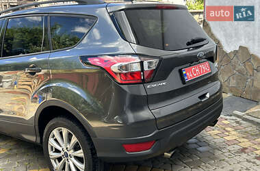 Внедорожник / Кроссовер Ford Escape 2017 в 