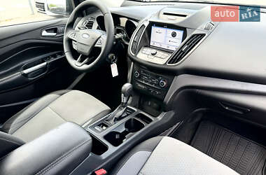 Позашляховик / Кросовер Ford Escape 2017 в 