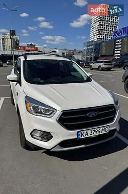 Внедорожник / Кроссовер Ford Escape 2016 в 