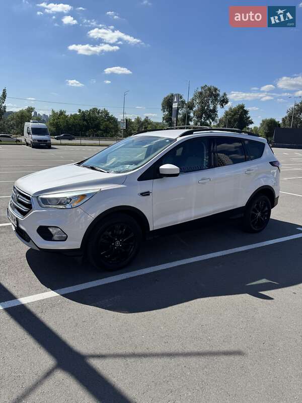 Внедорожник / Кроссовер Ford Escape 2016 в 