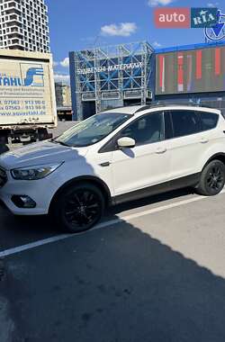 Внедорожник / Кроссовер Ford Escape 2016 в 