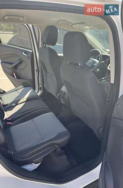 Внедорожник / Кроссовер Ford Escape 2016 в 