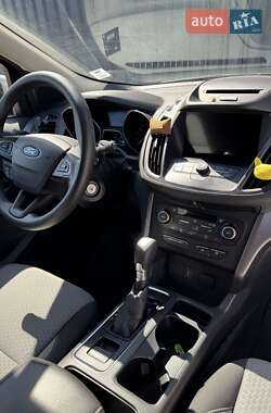 Внедорожник / Кроссовер Ford Escape 2016 в 