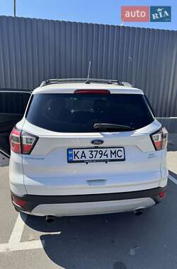 Внедорожник / Кроссовер Ford Escape 2016 в 