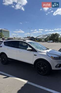 Внедорожник / Кроссовер Ford Escape 2016 в 