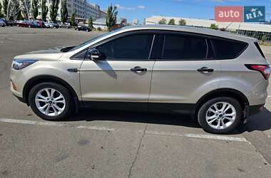 Внедорожник / Кроссовер Ford Escape 2018 в 