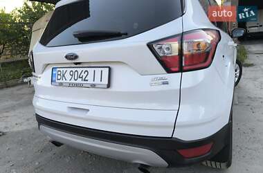 Внедорожник / Кроссовер Ford Escape 2018 в 