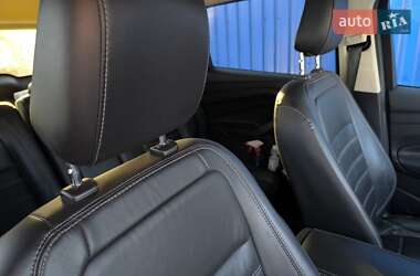 Внедорожник / Кроссовер Ford Escape 2018 в 
