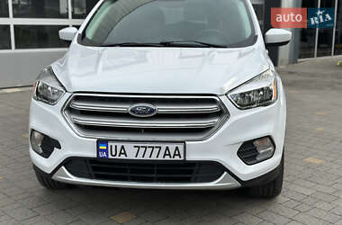 Внедорожник / Кроссовер Ford Escape 2018 в 