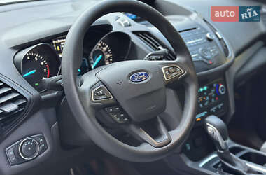 Внедорожник / Кроссовер Ford Escape 2018 в 