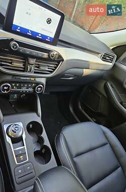 Внедорожник / Кроссовер Ford Escape 2021 в 