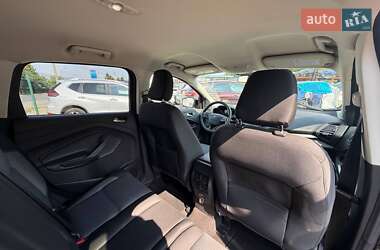 Внедорожник / Кроссовер Ford Escape 2018 в 