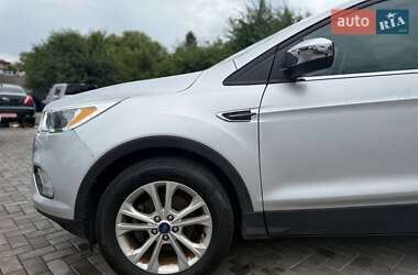 Внедорожник / Кроссовер Ford Escape 2019 в 
