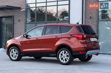 Внедорожник / Кроссовер Ford Escape 2018 в 
