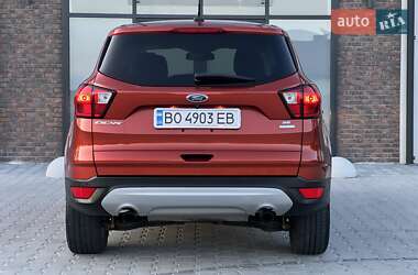 Внедорожник / Кроссовер Ford Escape 2018 в 