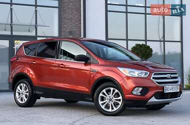 Внедорожник / Кроссовер Ford Escape 2018 в 