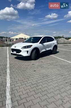 Внедорожник / Кроссовер Ford Escape 2022 в 