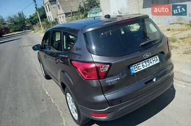 Внедорожник / Кроссовер Ford Escape 2018 в 