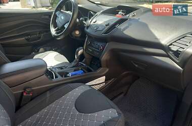 Внедорожник / Кроссовер Ford Escape 2018 в 