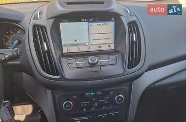 Позашляховик / Кросовер Ford Escape 2018 в 