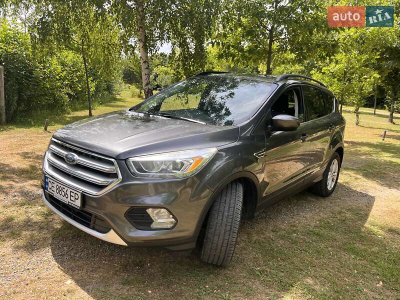 Внедорожник / Кроссовер Ford Escape 2017 в Черновцах