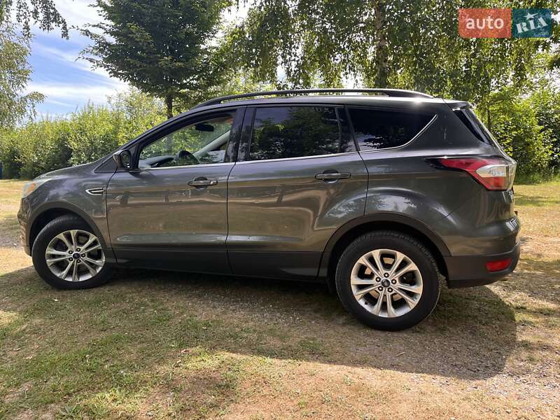 Внедорожник / Кроссовер Ford Escape 2017 в Черновцах