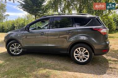 Позашляховик / Кросовер Ford Escape 2017 в 