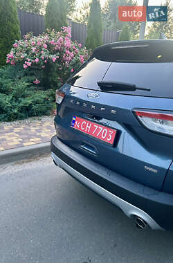 Внедорожник / Кроссовер Ford Escape 2020 в 