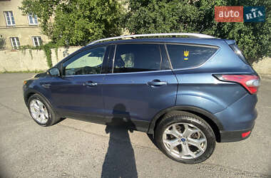 Позашляховик / Кросовер Ford Escape 2017 в 