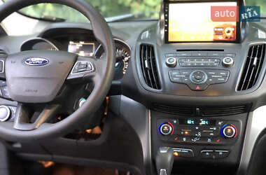 Внедорожник / Кроссовер Ford Escape 2016 в 
