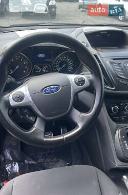 Внедорожник / Кроссовер Ford Escape 2014 в 