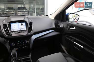 Внедорожник / Кроссовер Ford Escape 2019 в 
