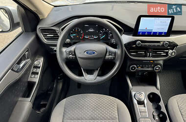 Внедорожник / Кроссовер Ford Escape 2020 в 