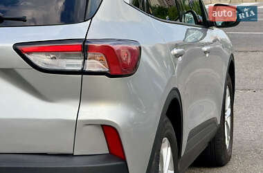 Внедорожник / Кроссовер Ford Escape 2020 в 