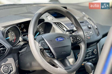 Внедорожник / Кроссовер Ford Escape 2016 в 