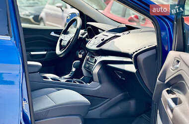 Внедорожник / Кроссовер Ford Escape 2016 в 