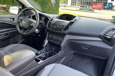 Внедорожник / Кроссовер Ford Escape 2018 в 