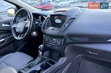 Позашляховик / Кросовер Ford Escape 2016 в 