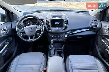 Позашляховик / Кросовер Ford Escape 2016 в 